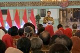 Jokowi ajak masyarakat rawat batik