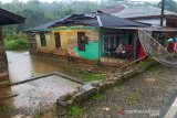 Enam rumah warga rusak akibat puting beliung di Mandailing