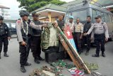 Polisi Mimika sita alat tajam dan atribut KNPB