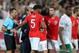 Gara-gara ini, wasit hentikan laga Bulgaria vs Inggris dua kali