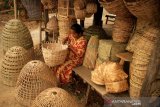 Kerajinan berbahan rotan dan bambu
