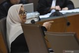 Mantan Menteri Kesehatan  Siti Fadilah  Supari bebas