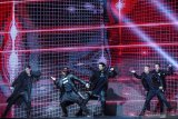 Backstreet Boys buka konser dengan