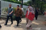 Erick Thohir jalan kaki ke kantor Anies untuk bahas integrasi transportasi