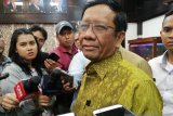 Secara politik, ekonomi, dan administrasi, pemekaran Papua memang perlu