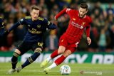 Adam Lallana tepuk dada setelah Liverpool lolos krisis