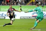 Liga Jerman -- Frankfurt permalukan Muenchen 5-1