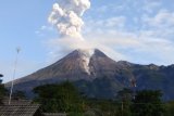 Merapi erupsi masyarakat diminta tetap tenang
