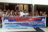 Wabup mengharapkan kontingen Pesparani Mimika berprestasi di Jayapura