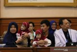 Kembar siam Aqila-Azila akhirnya bisa pulang ke Kendari setelah operasi