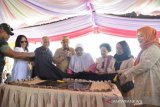 Ilham meresmikan patung BJ Habibie di Gorontalo