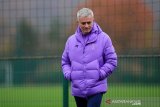 Mourinho dan Moyes jadi relawan pengemudi pengantar makanan