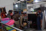 Jelang libur akhir tahun, ratusan penumpang meninggalkan Pelabuhan Baubau