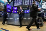 Laba dan data ekonomi positif, Wall Street catat rekor tertinggi baru