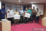 PLN Sulselrabar alirkan listrik gratis kepada 74 KK kaum dhuafa