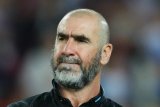 Eric Cantona ejek permainan MU bagai orang tua berhubungan badan