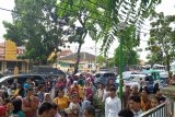 Puluhan PKL demo ke DPRD, tolak penggusuran tempat berdagang di Pasar Raya Padang