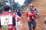 PMI beri layanan kesehatan dan bantu persalinan korban banjir dan longsor