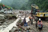 Koramil Tembagapura dan Freeport perbaiki jalan rusak Kampung Banti