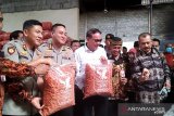 Digerebek, industri kue berbahan telur busuk