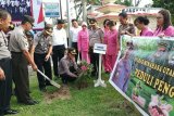 Polres Minut lakukan penanaman pohon