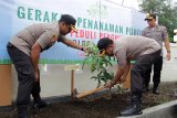 Polres Cilacap tanam 600 bibit pohon secara serentak dukung