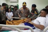 Kapolda Papua jenguk prajurit Brimob ditembak KKB