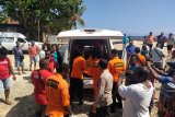 Tim SAR Biak evakuasi mayat korban perahu motor terbalik di pulau Yapen