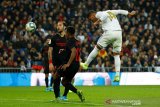 Casemiro antar Madrid tekuk Sevilla 2-1 dan ke puncak klasemen