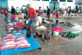 Pasar tradisional jembatan puri Sorong disenangi para wisatawan