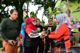 Ketua PKK Sulsel bagikan ratusan bibit pohon di area CFD Sudirman