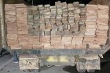 Polres Kotim Kalteng amankan truk bermuatan kayu ilegal di kebun sawit