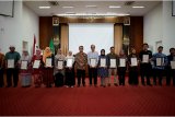 Unand beri penghargaan dosen yang produktif menulis