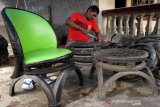 Kerajinan kursi berbahan ban bekas