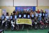 Polres Jayawijaya serahkan 15 motor curian hasil razia kepada pemiliknya