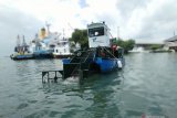 PT Pelindo IV Makassar perkenalkan kapal angkut sampah laut