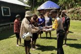Binmas Polres Tolikara sambangi warga Kampung Danggulurik