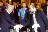 Mahathir Mohamad Bertemu Penyidik Senior KPK Novel Baswedan