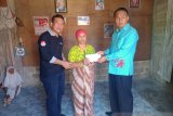Baznas Pesisir Selatan bantu keluarga korban tanah longsor