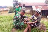 TNI AD beri pengobatan warga perbatasan Kampung Oksemar