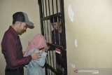 Tahanan menikah di kantor polisi