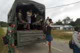 TNI gunakan truk antarkan siswa ke sekolah perbatasan RI-PNG