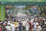 Fenomena haul guru kharismatik Sakumpul Martapura