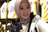 Ayana Moon jadi sering senyum usai masuk Islam