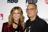 Sembuh dari corona, pasangan selebritas Tom Hanks dan Rita Wilson kembali ke LA