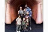 Keluarga Kim Kardashian kena COVID-19 hingga daftar ponsel 5G tandai babak baru telekomunikasi