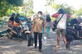 Puluhan warga Palangka Raya berbondong-bondong ambil cairan desinfektan dan antiseptik gratis