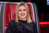 Kelly Clarkson dituntut manajemen perusahaan karena ini