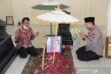 Usai ditunjuk jadi Kabaintelkam, Irjen Pol Rycko Amelza ziarah ke makam ibu Jokowi