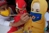 Jilbab masker lukis